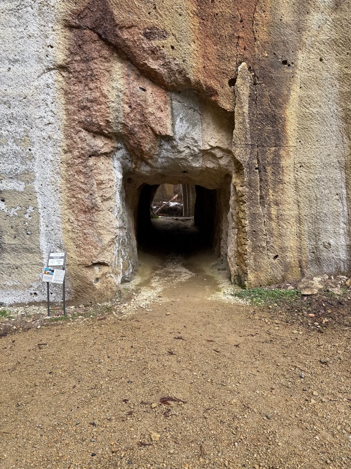 瓜割石庭公園

高畠の道の駅近くにある高畠石の採石場。帰り道沿いに合ったの...