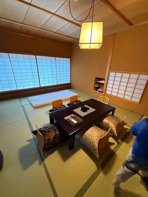 日本・松島「東北車旅行」の写真：赤湯温泉 鶴の湯 松島館

部屋はダイニ...