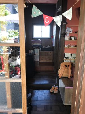 ゲストハウスに泊まって広島焼きを食し、原爆ドームを巡る。