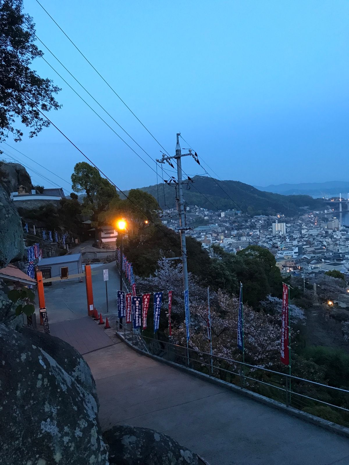 尾道。写真だと伝わりにくいけど、春の夕方の尾道は本当に気持ちよかった。ノス...