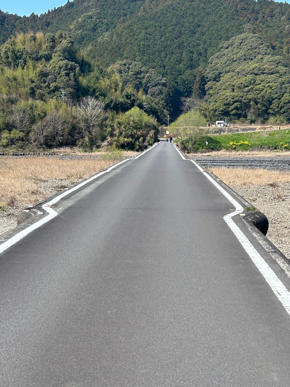 ２日目はこの旅のメイン四万十川の沈下橋巡り。
まずは佐田沈下橋。真ん中で少...