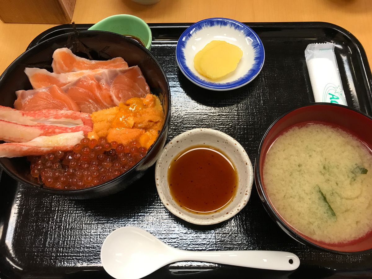 函館朝一からの札幌へ。
朝一の馬糞ウニは人生で1番美味しかった！