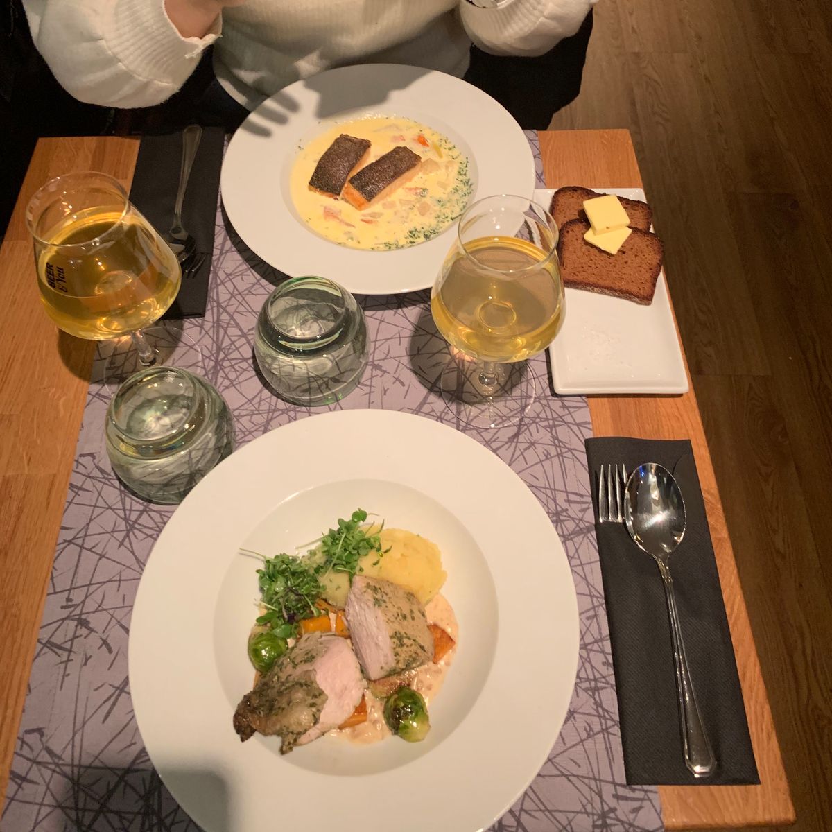 食べ物は高かったのとあんまり冒険できず…