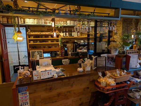 日本・岩手県「帰省ついでに東北旅行」の写真：TAKAMO CAFE@築館
外にはドッ...