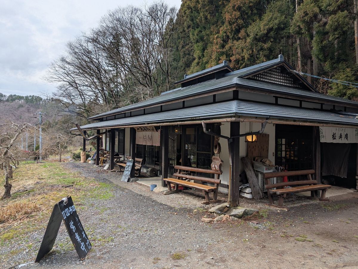 おやつ屋でどんどん焼き
桜寿庵でだんごとわらび餅