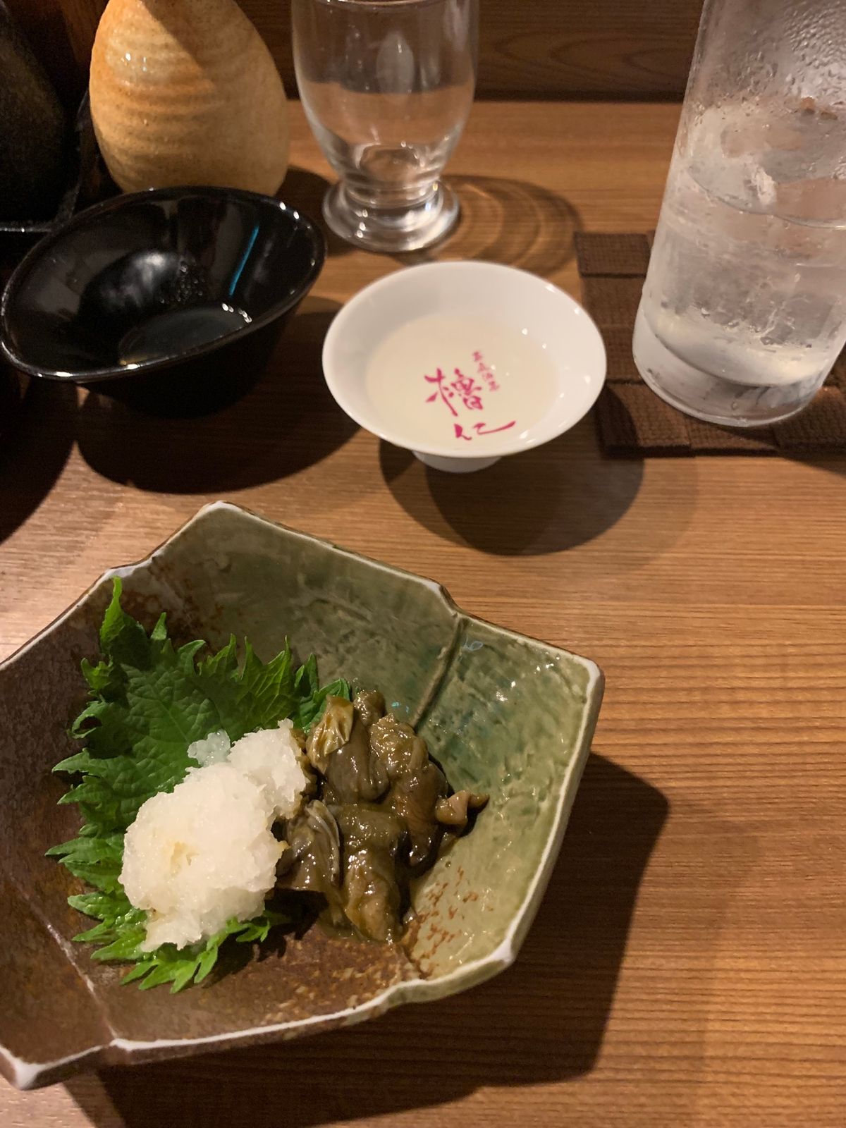 ばくらい、としろ等の珍味にオススメしてもらった日本酒を飲んでみた。
また行...