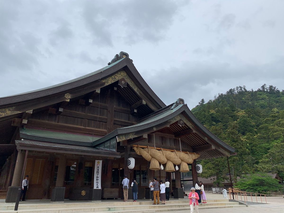 出雲大社は広くて厳かでどっしりとした印象。
