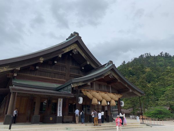 日本・島根県「2019島根(出雲)」の写真：出雲大社は広くて厳かでどっしりとした印象。