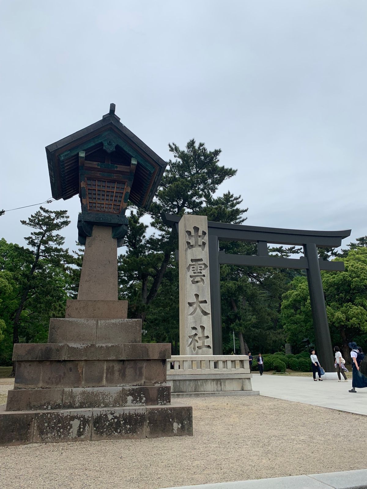 出雲割子そば。一段目を食べたら余った汁を二段目へ、と食べていくそう。
稲佐...