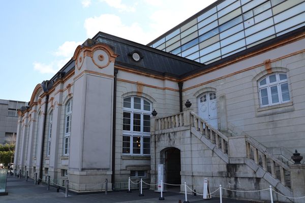 日本・京都府「2025年春・そうだ京都にお花見に行こ！」の写真：京都府立図書館。なかなか趣きのある建物。