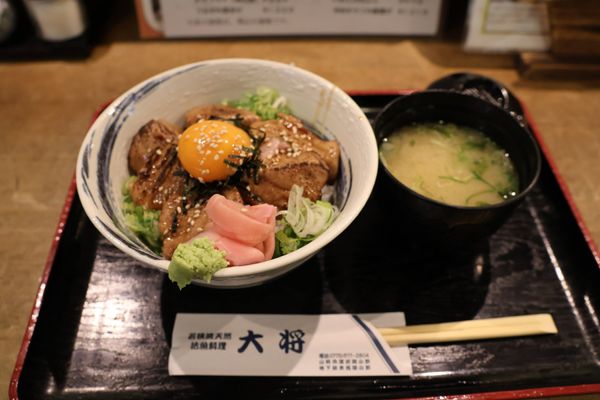 日本・京都府「2025年春・そうだ京都にお花見に行こ！」の写真：お昼は小野駅近くの和食店でマグロの漬け丼