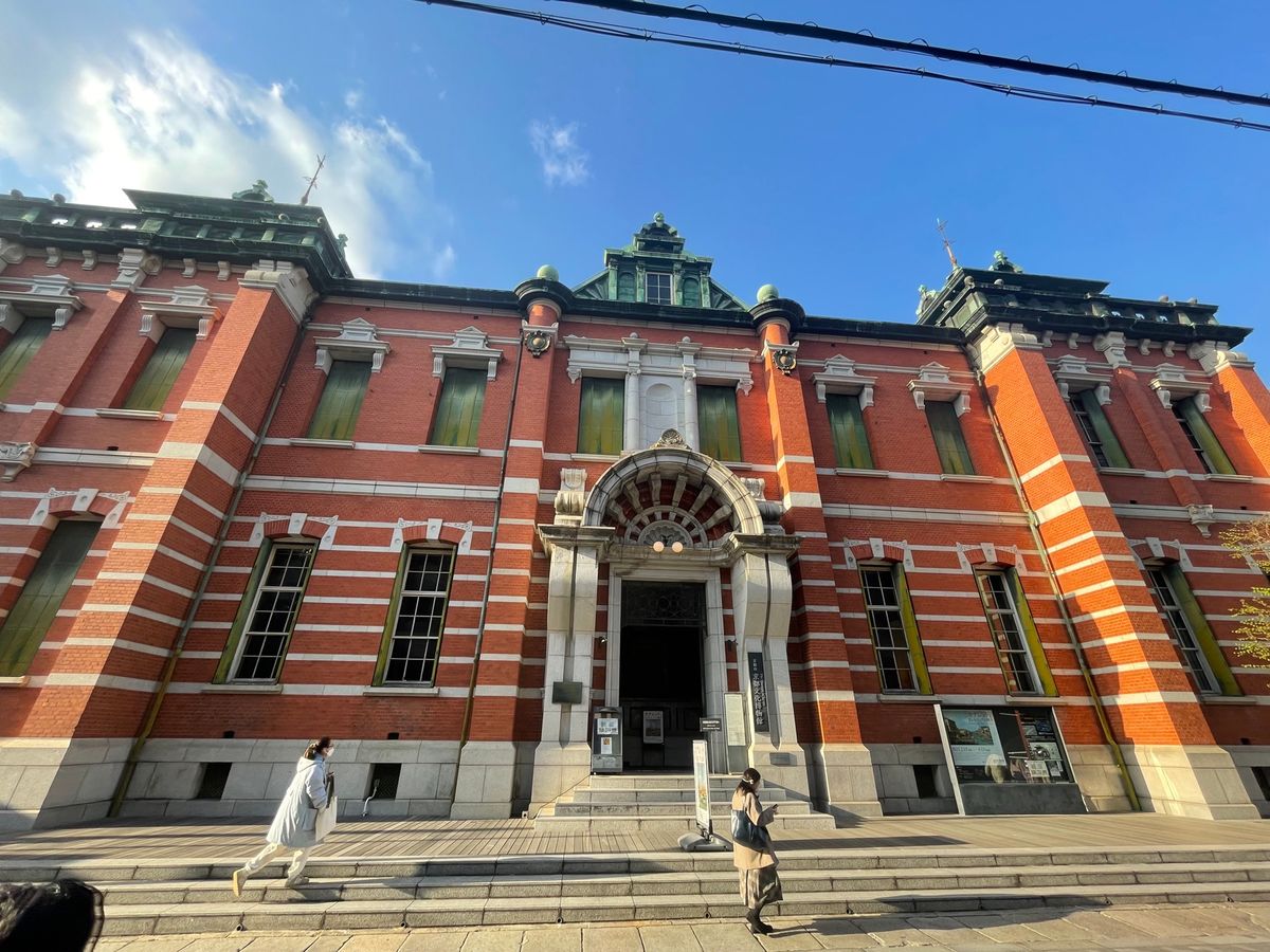 京都文化博物館。煉瓦造りの建物。