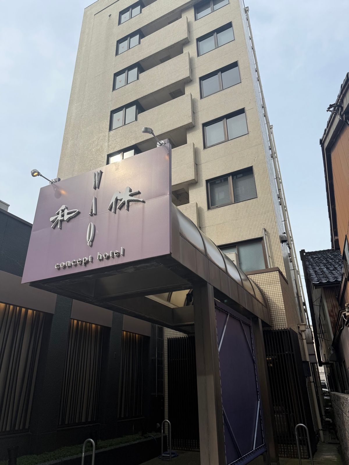 路面電車ワクワク！若い女性の運転手さんでかっこよかった。
ホテルは寝るだけ...