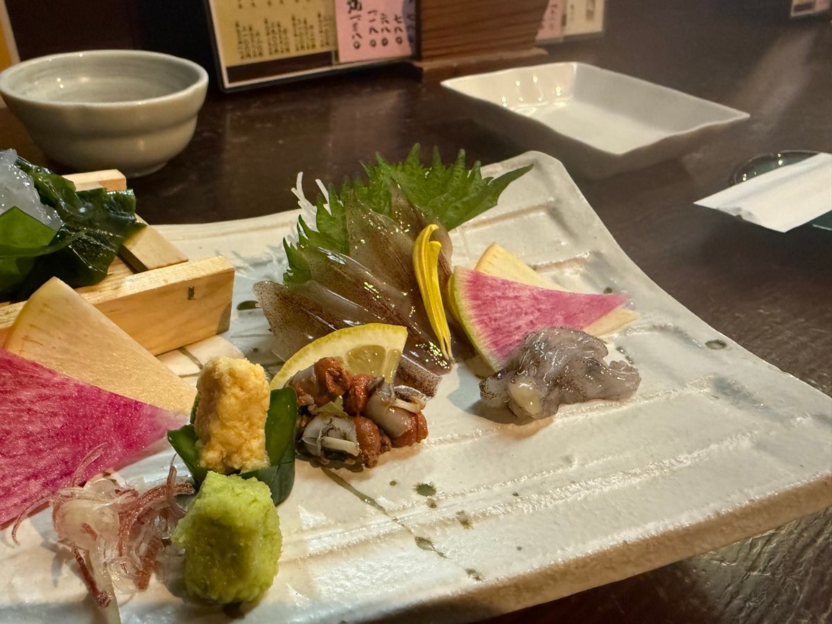 ホタルイカ！！ゆで、天ぷら、刺し！！！天麩羅が1番好みだった。刺しは肝とゲ...