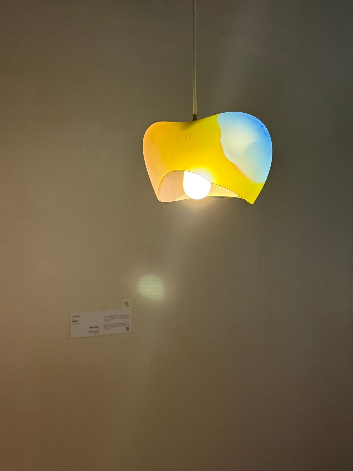 ガラス美術館。図書館も中に入っていてこんな素敵な空間で本読んだり勉強してる...