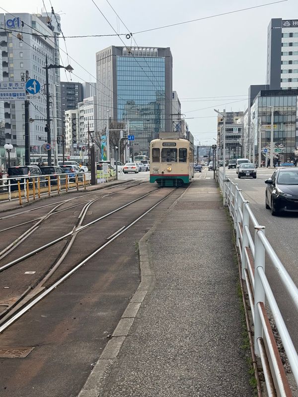日本・富山県「2025富山」の写真：路面電車ワクワク！若い女性の運転手さんで...