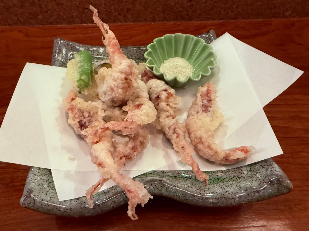 ホタルイカ！！ゆで、天ぷら、刺し！！！天麩羅が1番好みだった。刺しは肝とゲ...