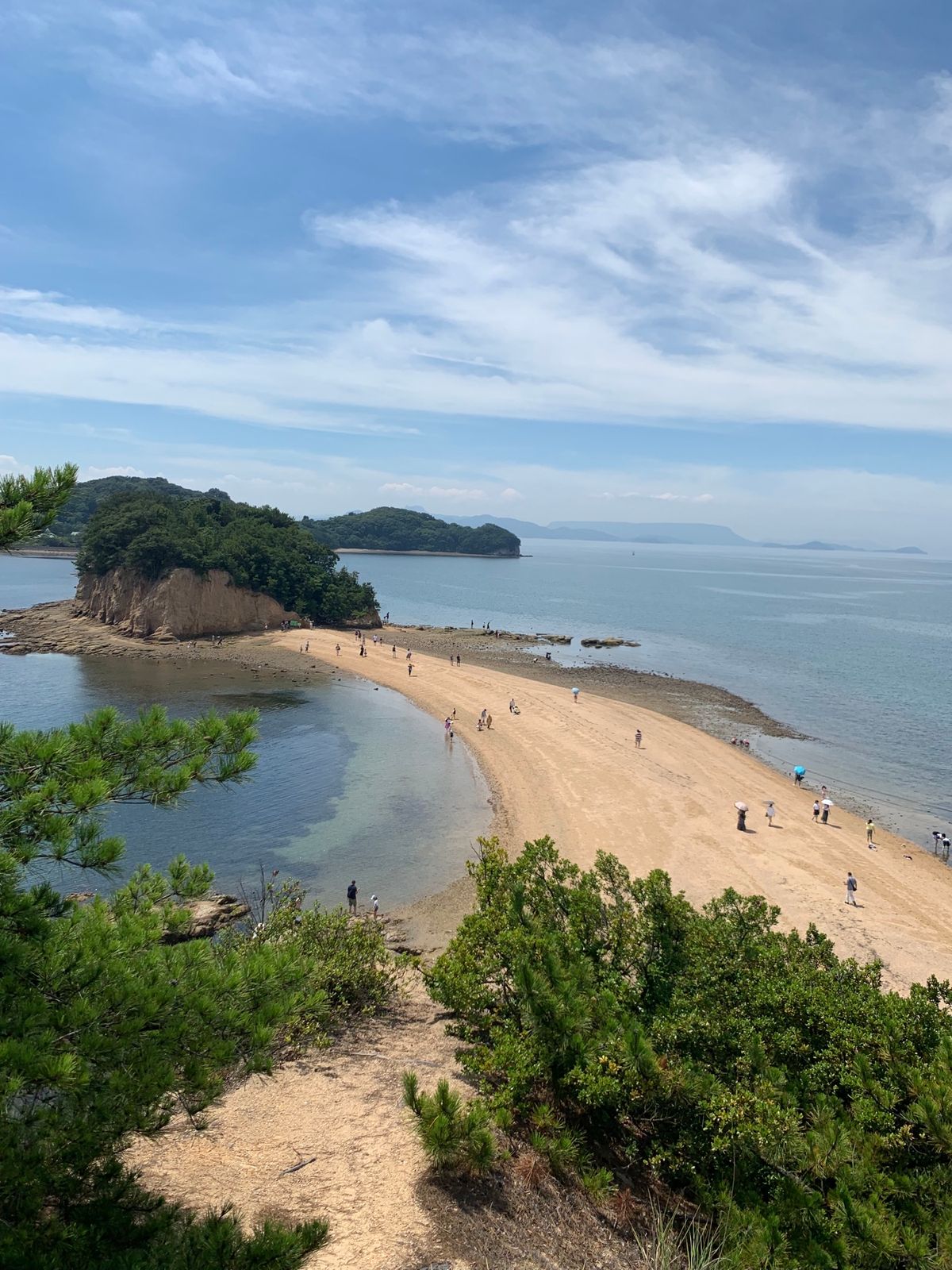 小豆島のエンジェルロード。アートもちらほら見かけた。