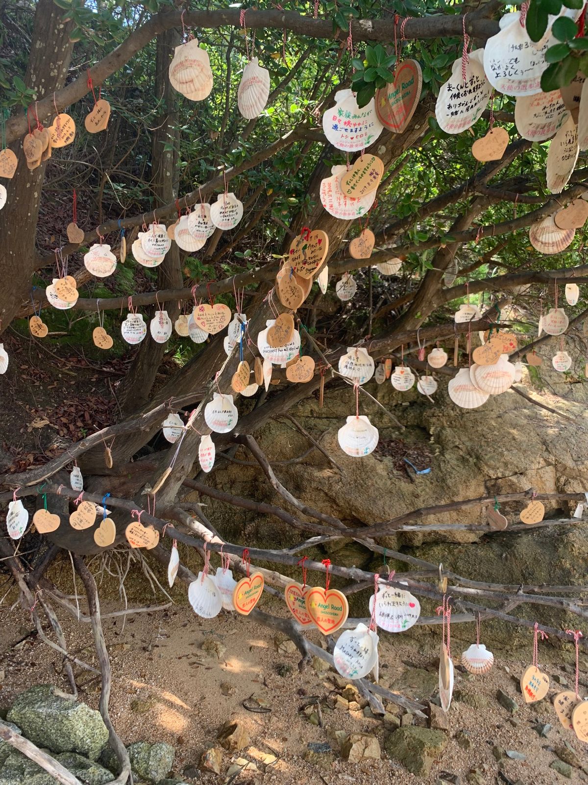 小豆島のエンジェルロード。アートもちらほら見かけた。