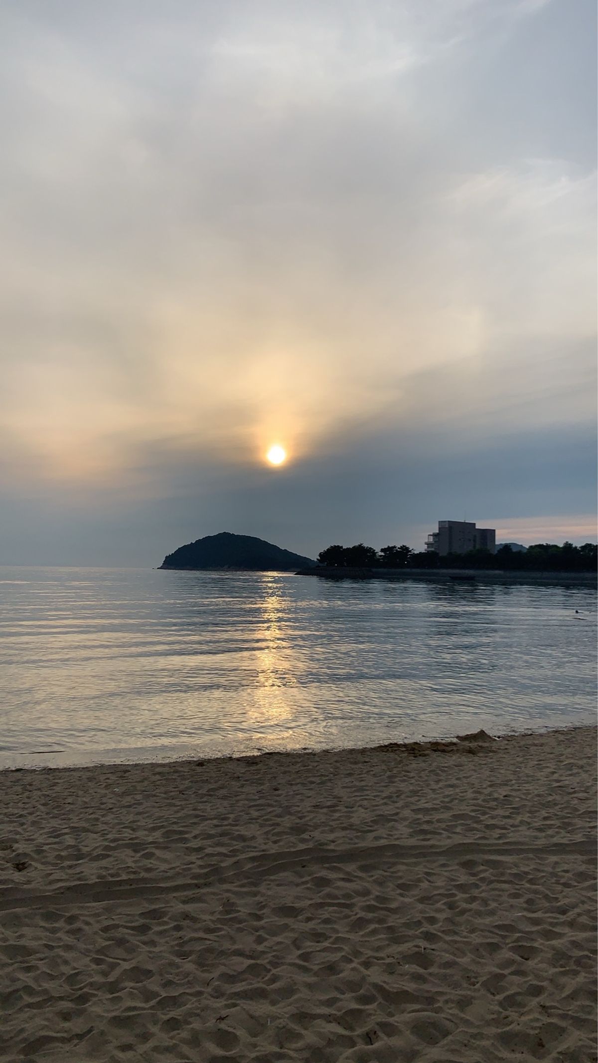 オリーブ色のポスト。ギリシャ風車。日本のウユニ塩湖と呼ばれる父母ヶ浜。この...