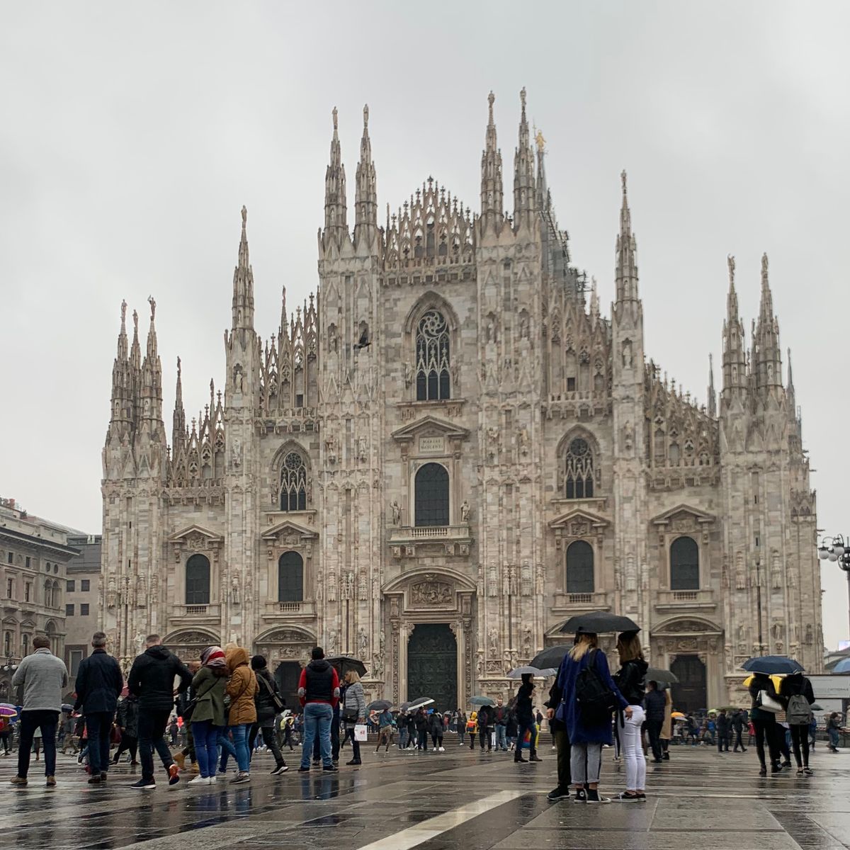 初日はミラノ。ドゥオーモが目に入った瞬間、息をのんだ。圧巻。最後の晩餐も想...