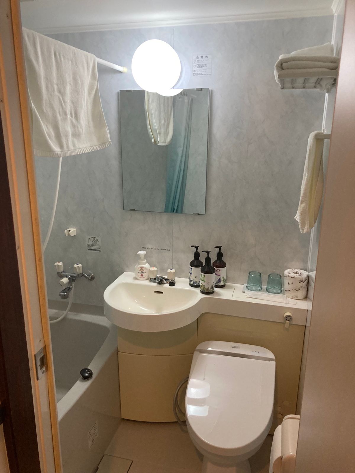 ハンドレッドデイズホテル客室内です。