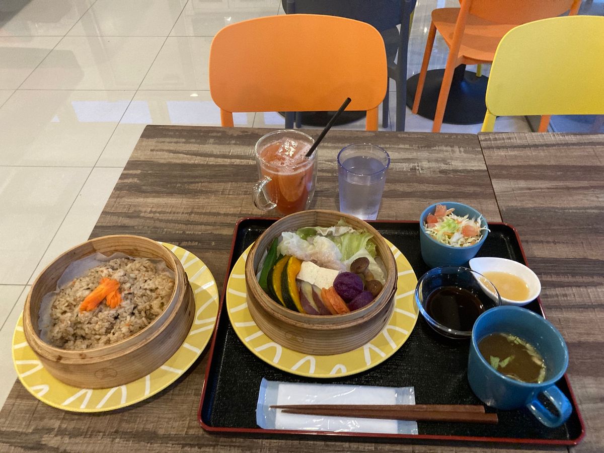 夕食、朝食付きプランを利用しました。
地元野菜のせいろ蒸しは、素材の味を楽...