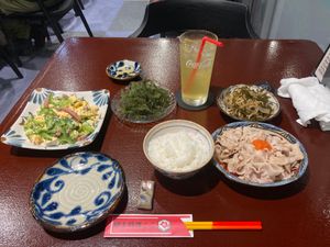 国際通りで沖縄最後の晩ごはん。
海ぶどうをたくさん食べました。