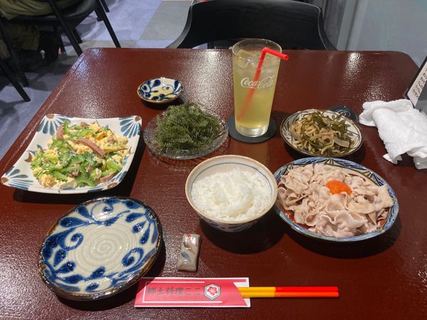 日本「沖縄旅行2回目」の写真：国際通りで沖縄最後の晩ごはん。
海ぶどう...