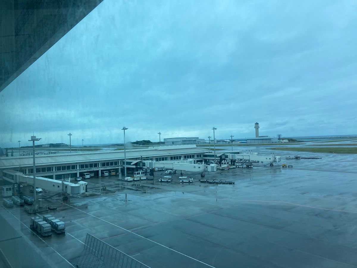 那覇空港の朝は航空機空っぽ