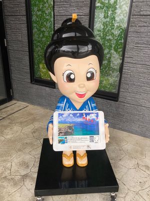 万座毛です。
この日は荒天でしたが、その迫力は充分理解できました。
海が青...