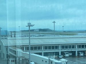 那覇空港の朝は航空機空っぽ