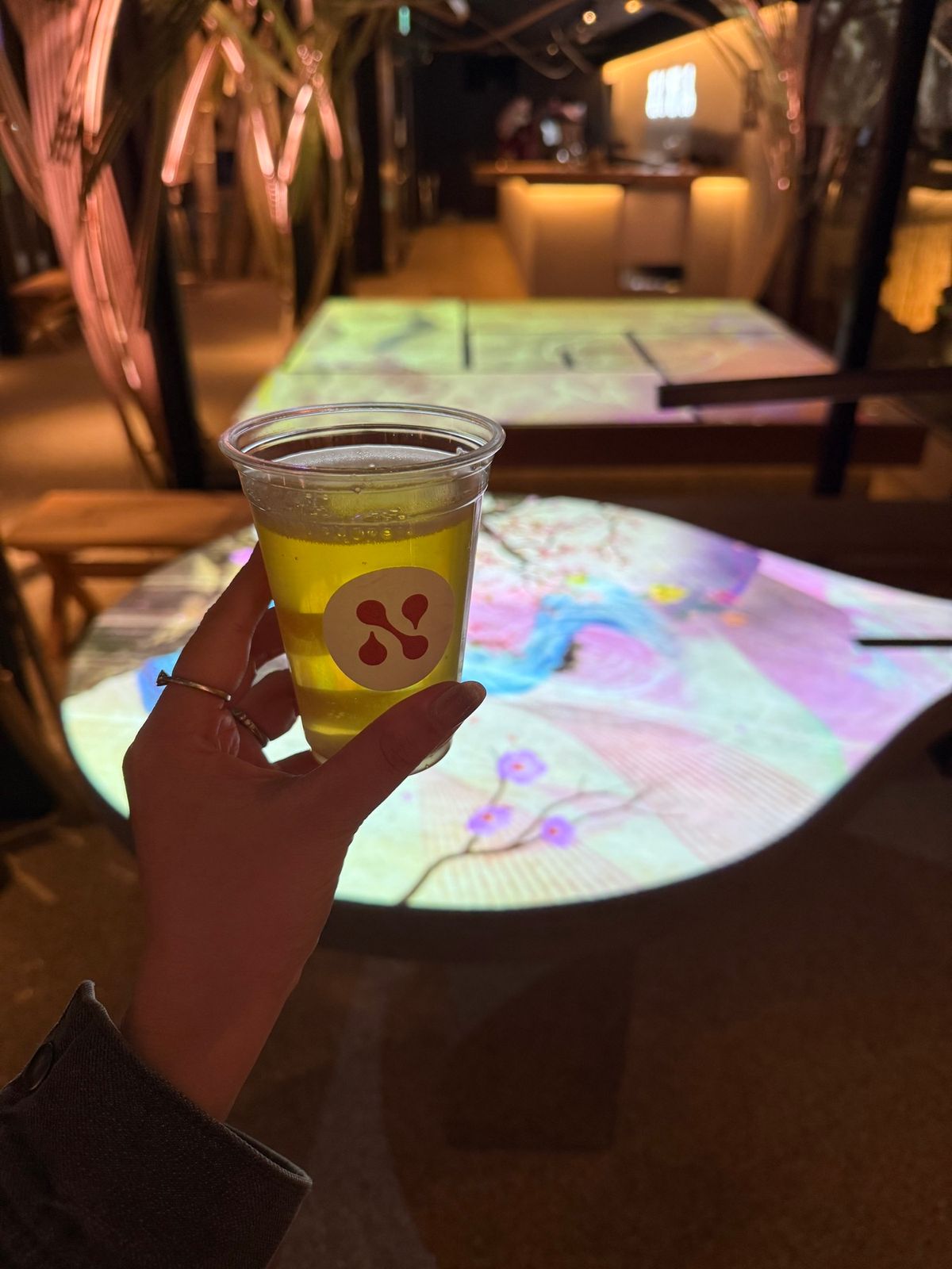 京都駅内の素敵カフェ
お酒も飲めます
夜に行くべき！