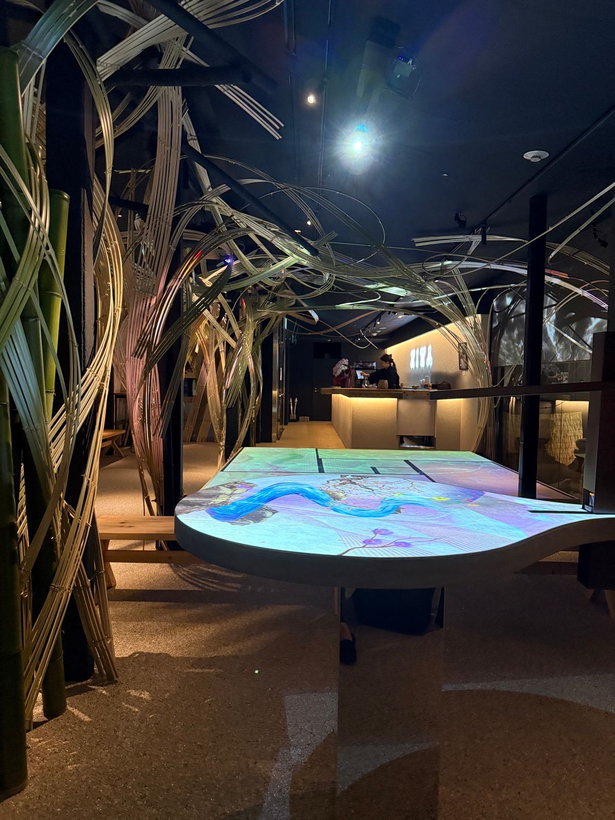 京都駅内の素敵カフェ
お酒も飲めます
夜に行くべき！