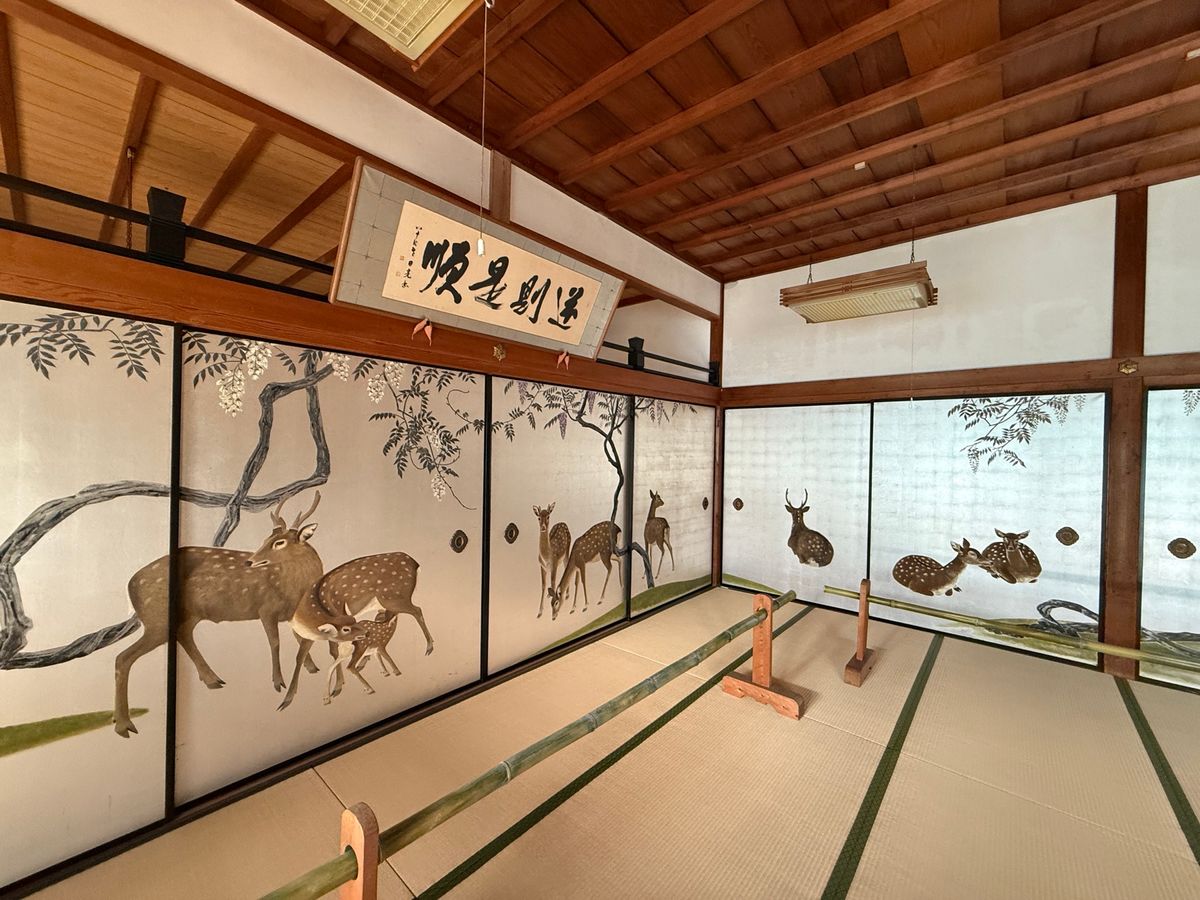 鹿のかわいい襖絵