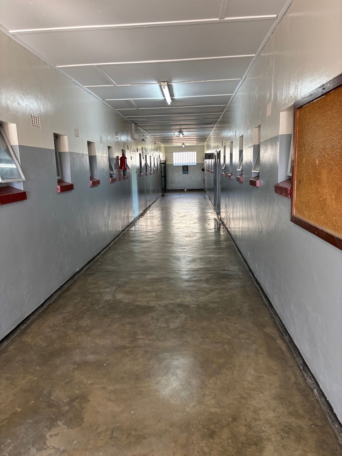 ロベン島にツアーで行きました。事前にネットで13時の船を予約してましたが、...