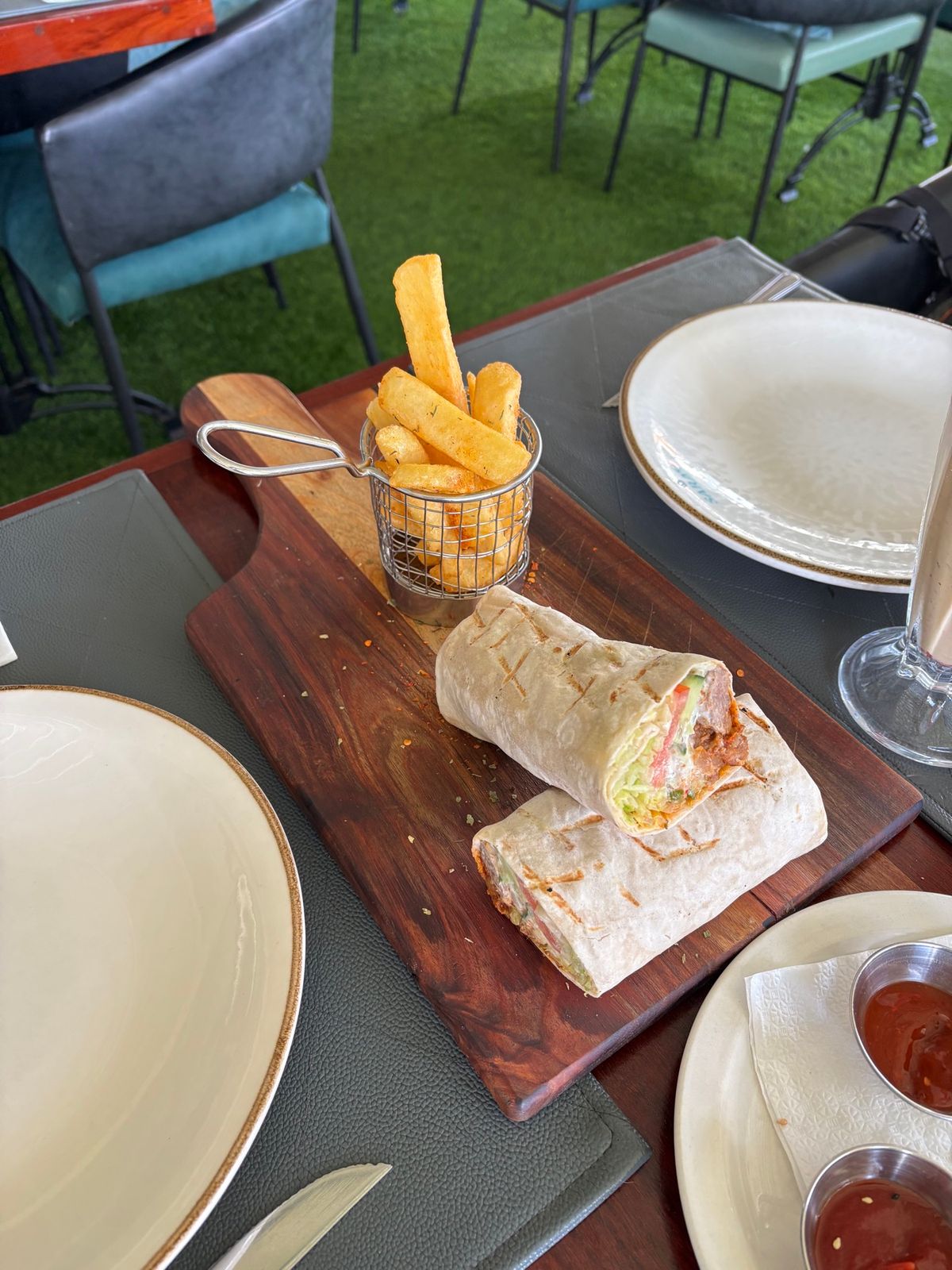 ウォーターフロントで昼食を摂るため、SARAYというトルコ料理店に入りまし...