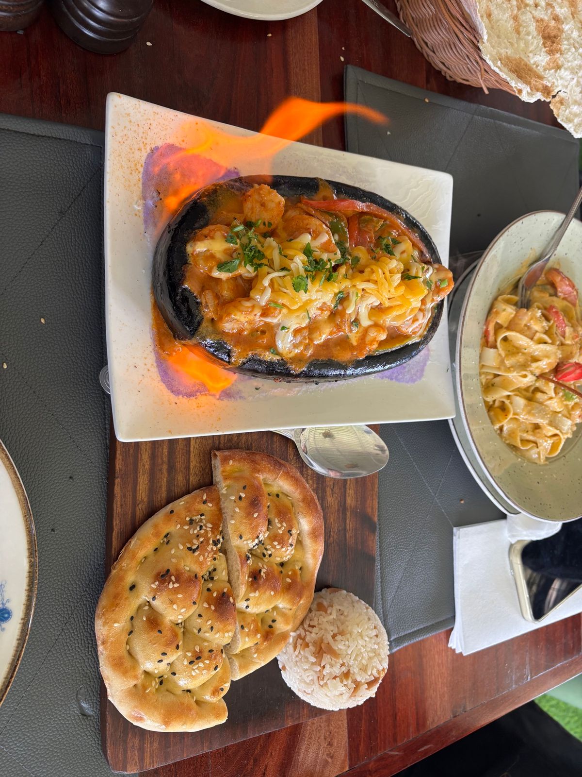 ウォーターフロントで昼食を摂るため、SARAYというトルコ料理店に入りまし...