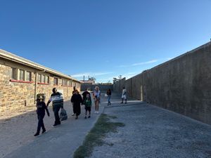 ロベン島にツアーで行きました。事前にネットで13時の船を予約してましたが、...