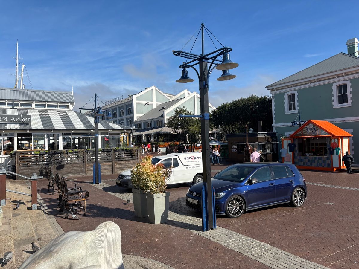 Ｖ＆Ａウォーターフロントを散策しました。とても広く全部は回れませんが、駐車...