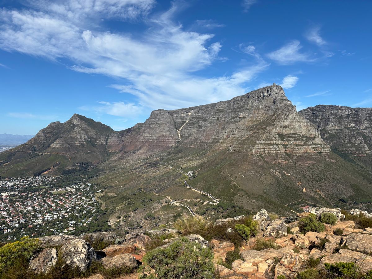 ライオンズヘッドに歩いて登りました。車は登山口近くの駐車場に停めました。登...