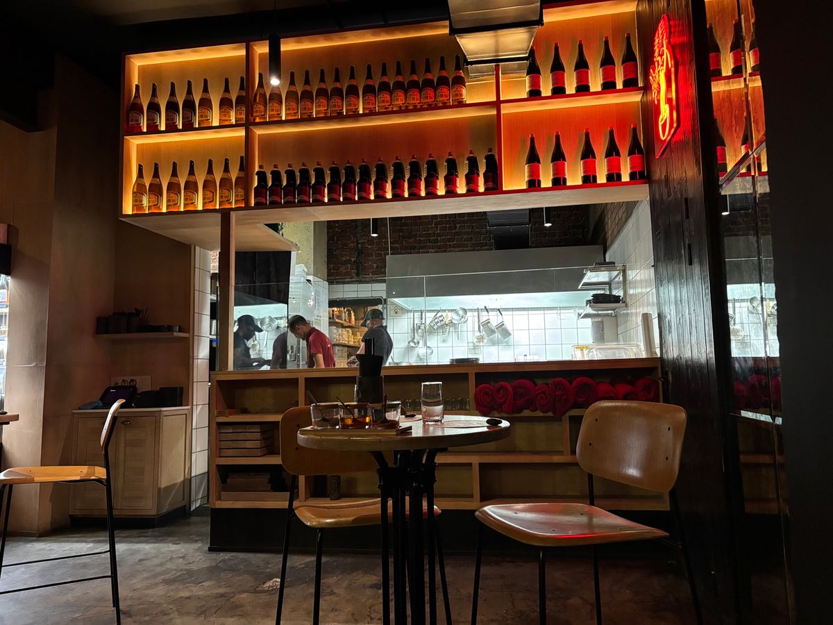 ラーメンヘッドというラーメン屋さんに行きました。とんこつラーメンや味噌ラー...