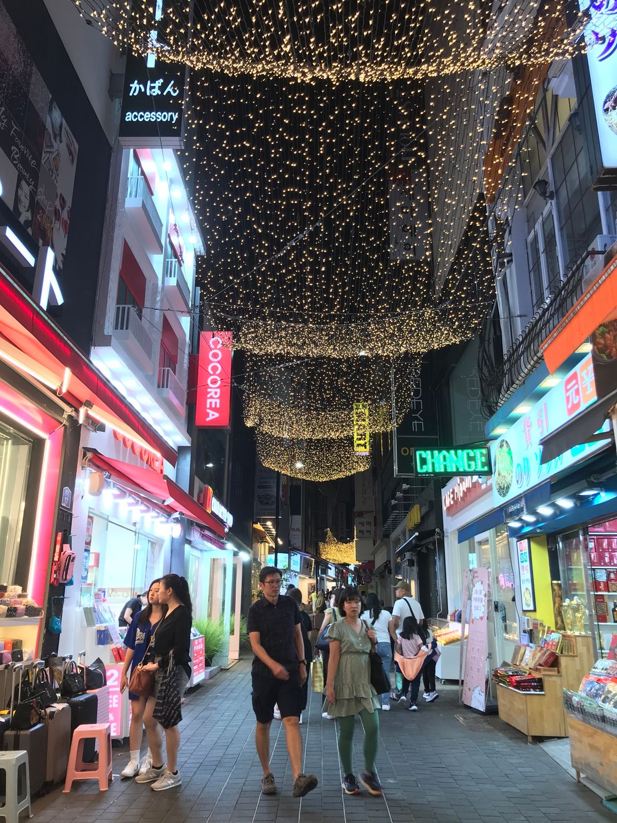 明洞
屋台食べ歩き。
地元スーパーを見つけてお土産購入。