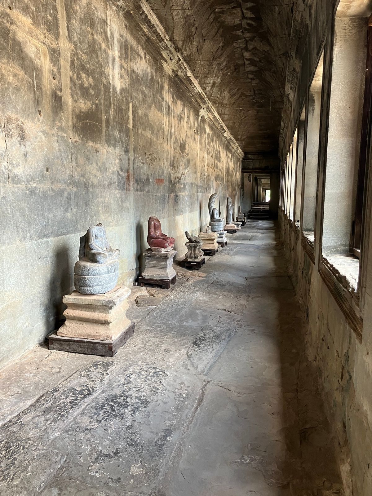 アンコール遺跡群
トゥクトゥクで小回りコースを駆け足で巡る。
夕日を見るツ...