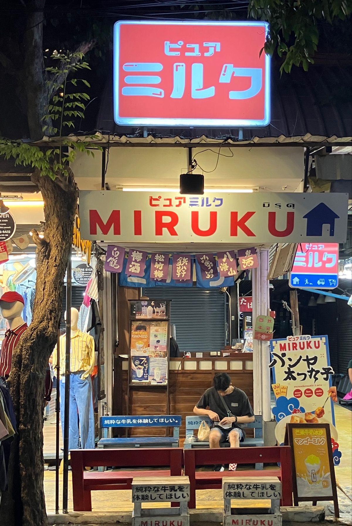 チャトゥチャック市場
金曜日はナイトマーケットに。とにかく広い！