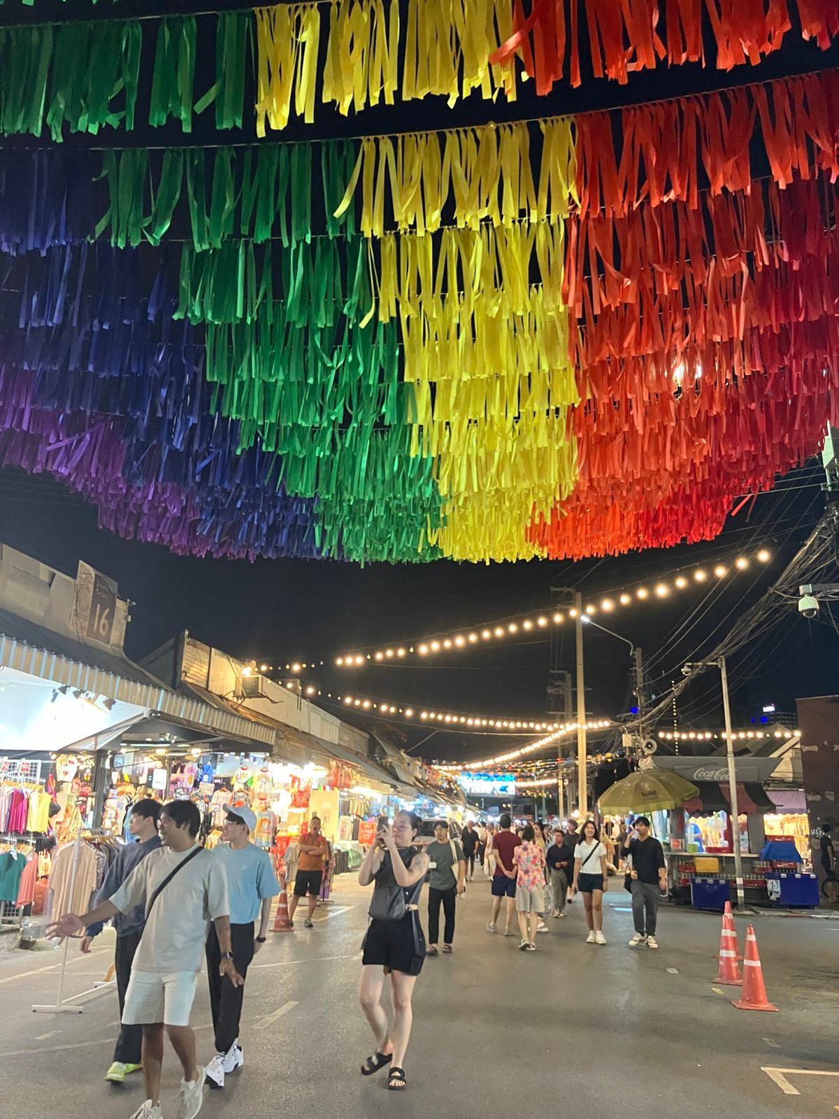 チャトゥチャック市場
金曜日はナイトマーケットに。とにかく広い！