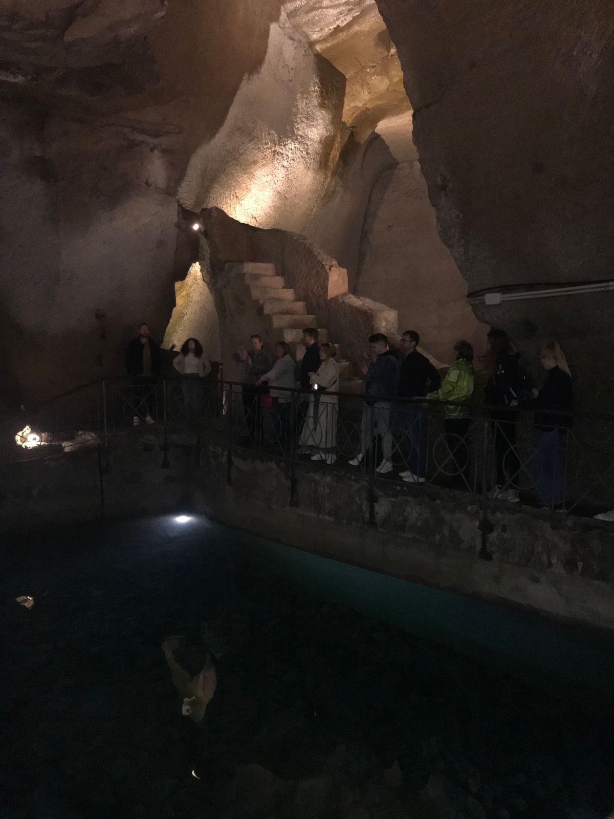 ナポリ地下都市
予約無しでもツアー参加可能。
英語とイタリア語のみ。
1人...