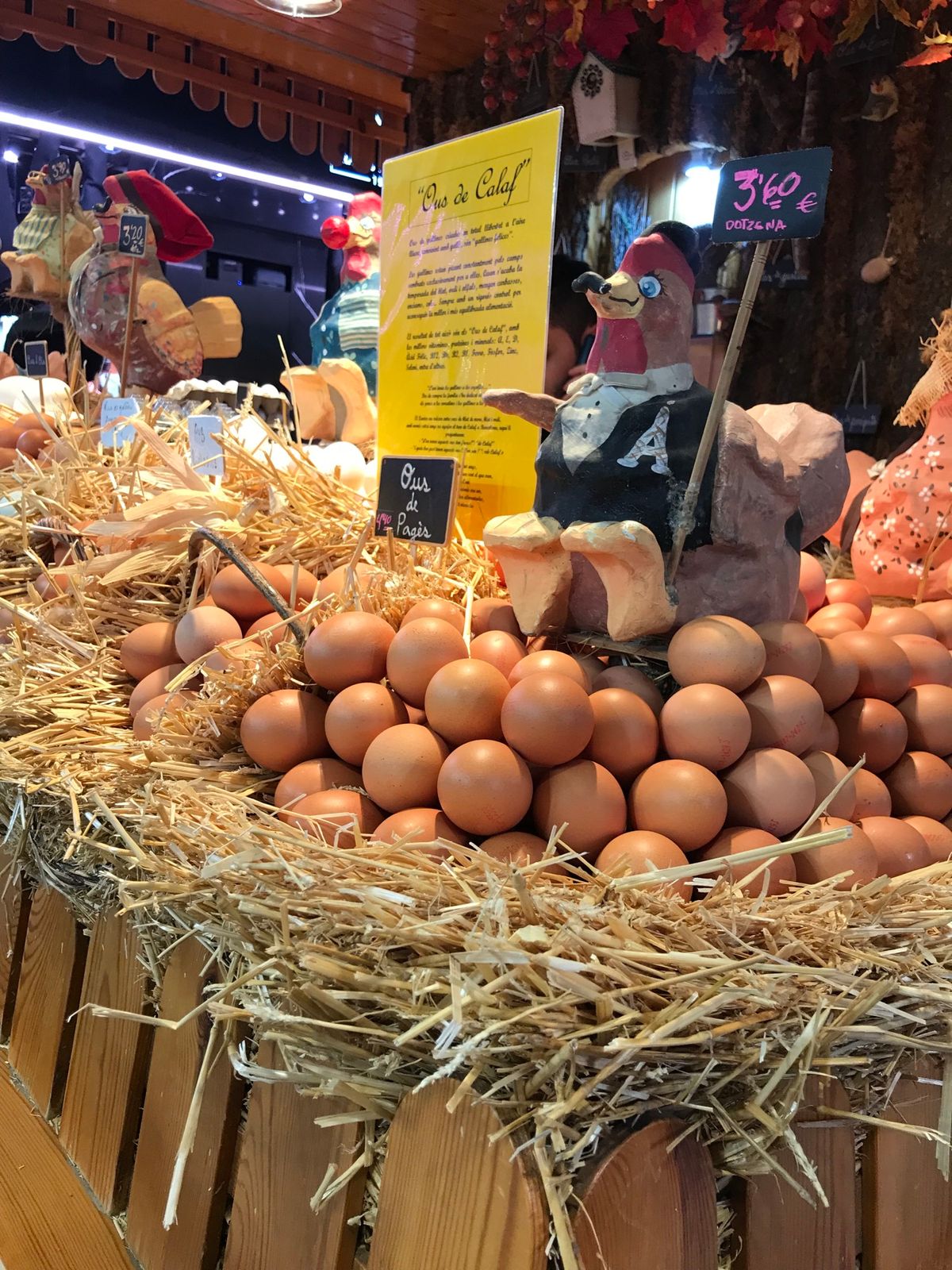 ボケリア市場
スパイス、野菜、魚介、スイーツ
色々なものが売られている。
...