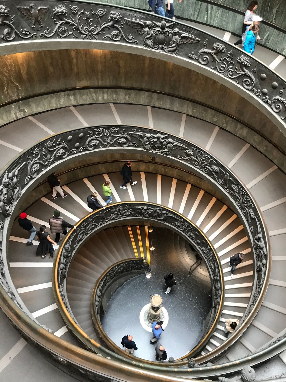 バチカン美術館
サン・ピエトロ大聖堂
とにかく圧倒された。
ダヴィンチコー...