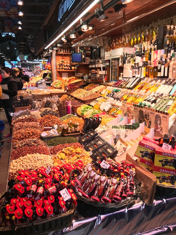 イタリア「ローマ＆ナポリ＆バルセロナ、おまけのシンガポール」の写真：ボケリア市場
スパイス、野菜、魚介、スイ...